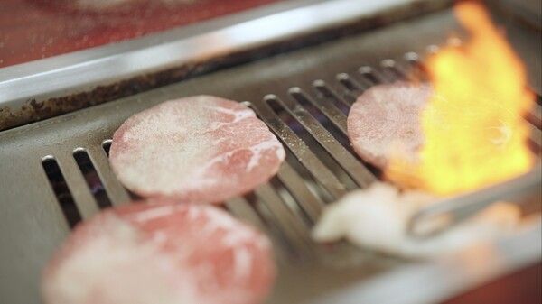 Still from “Yakiniku ToRaJi.” Photo by Indieground.