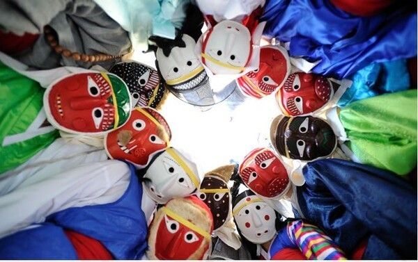 Yangju Byeolsandae Nori performance. Photo by Korea Craft & Design Foundation