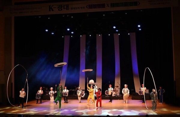Performers of Nanjang & Pan. Photo by Traditional Performing Arts Foundation.