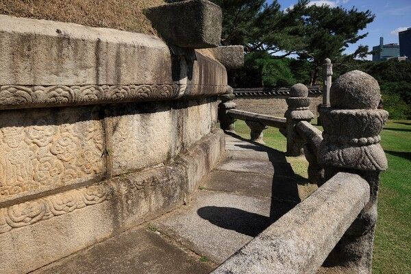 선릉(성종) 병풍석과 난간석. 사진=국가유산청 궁능유적본부