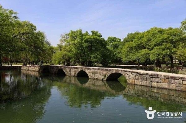 Ojakgyo Bridge. Photo by Korea Tourism Organization.