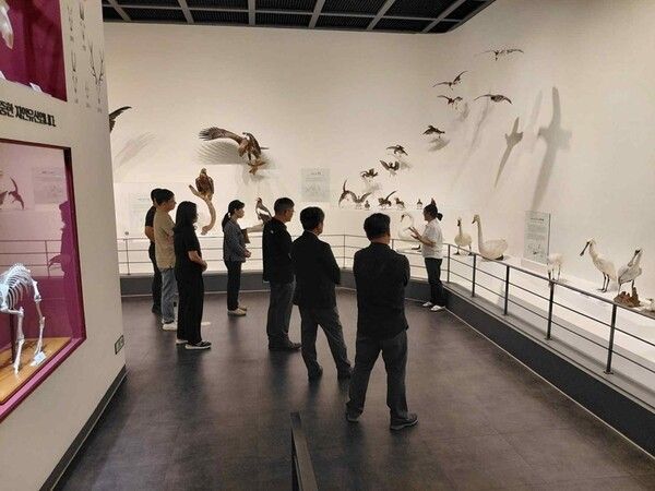 자연유산 수어 해설사 양성과정 전시관 견학. 사진=국가유산청