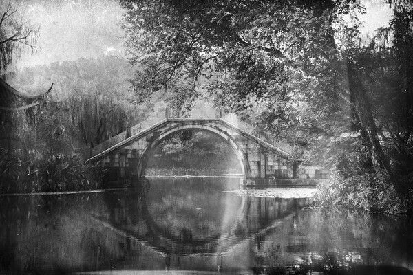 ©Donata Wenders, The Bridge, Hangzhou, China, 2024, from Two Pairs of Eyes: Photographs by Donata and Wim Wenders, Ernst Leitz Museum, Wetzlar, 2026. Photo courtesy of Leica Camera Korea.