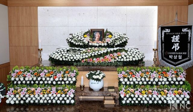가수 옥희(본명 김광숙)의 빈소가 21일 오후 서울 송파구 서울아산병원 장례식장 22호에 마련됐다. 사진=사진공동취재단