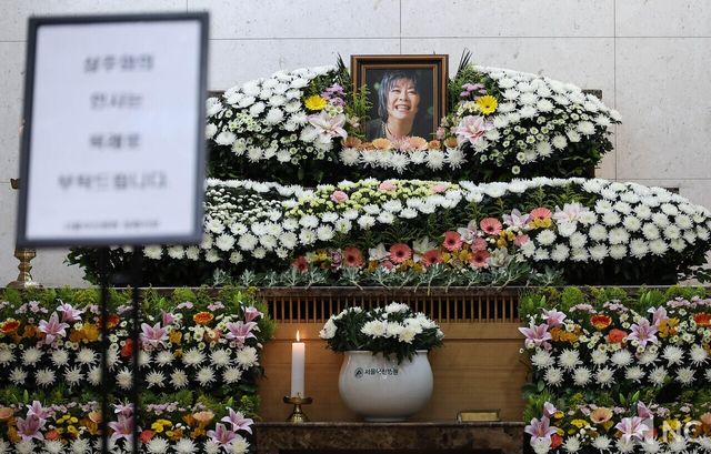 가수 옥희(본명 김광숙)의 빈소가 21일 오후 서울 송파구 서울아산병원 장례식장 22호에 마련됐다. 사진=사진공동취재단