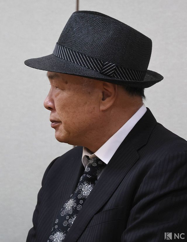 아내 故 옥희의 여정 사진 바라보는 홍수환. 사진=사진공동취재단
