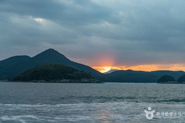 Hallyeohaesang National Park in Tongyeong. Photo courtesy of the Korea Tourism Organization