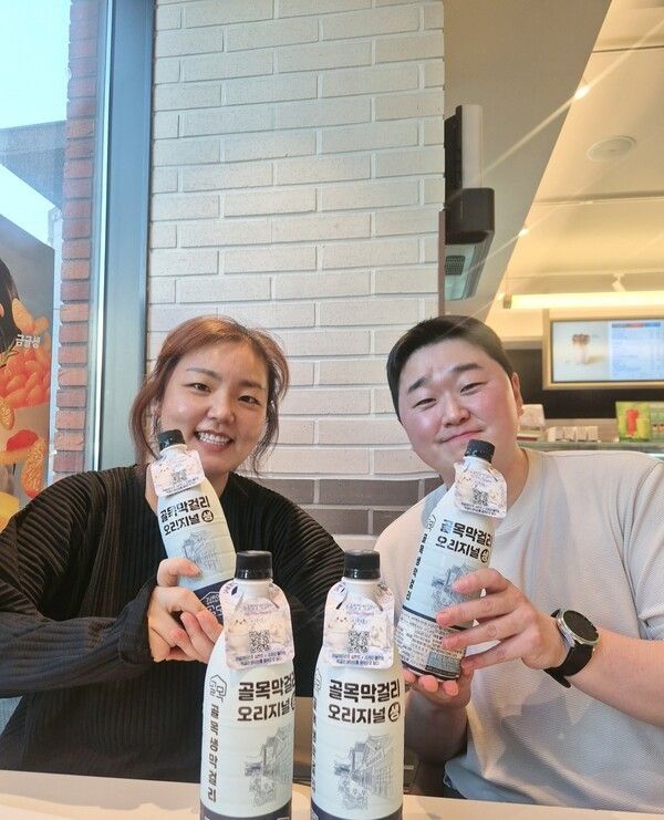 Shim Hyun-hee and Juro founder Park Yu-deok. Photo courtesy of Juro