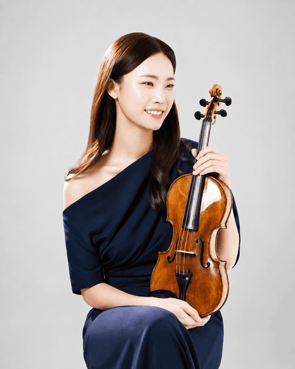 Violinist Eunji Kim. Photo courtesy of Seoul Arts Center