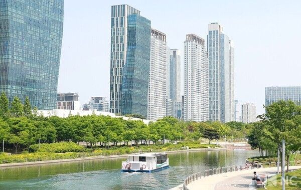 Songdo Central Park. Photo by Reporter Kim Gyubin.