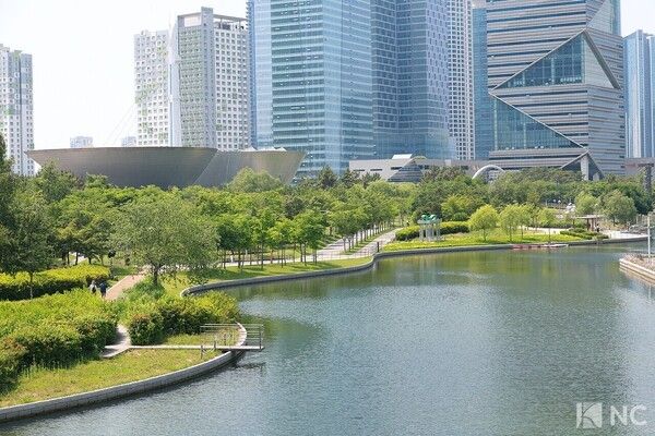 Songdo Central Park. Photo by Reporter Kim Gyubin.