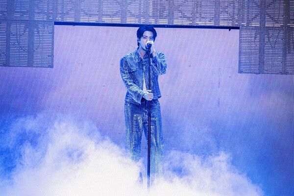 지난해 10월 솔로 팬콘서트 앙코르 '#RUNSEOKJIN_EP.TOUR_ENCORE' 당시 방탄소년단 진의 모습. 사진=빅히트 뮤직