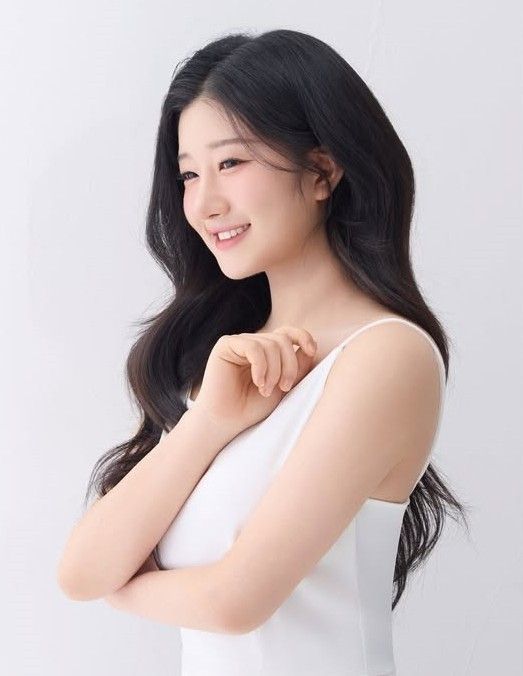 Photo courtesy of Kumho Cultural Foundation: Pianist Kim Ha-kyung