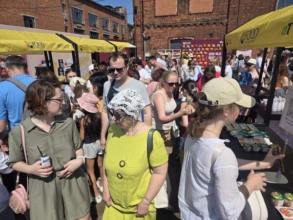 Visitors browse Korean ramen and convenience food products at the K-food pavilion in the Brusnitsyn cultural district in St. Petersburg, Russia. Photo courtesy of aT