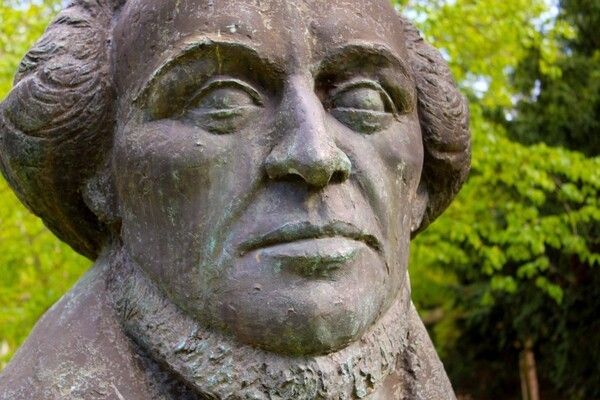 Photo = Statue of Felix Mendelssohn / Pixabay