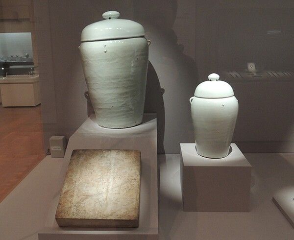 Placenta stone and ceramic placenta jars of Prince Bokseong. Courtesy of the National Museum of Korea