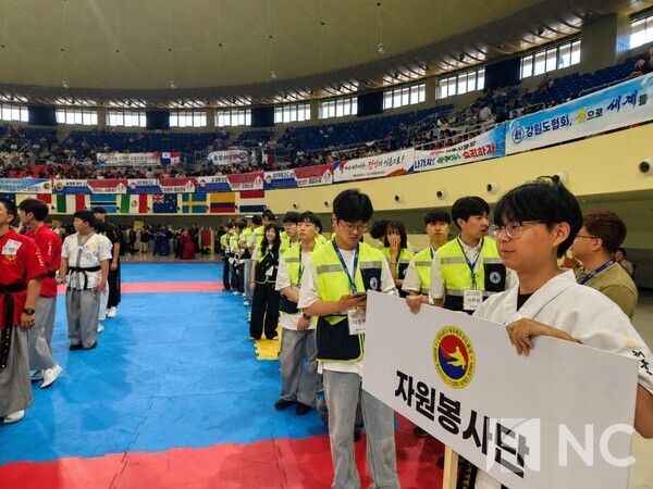 강원 평창돔체육관 일대에서 열린 제14회 해동검도 세계대회에 50여 개국 선수단과 가족, 관계자 1500여 명이 참가해 검법 시연과 문화 교류, 지역 체험 프로그램을 펼쳤다. 명지대학교 스포츠산업경영학과 학생들로 꾸려진 자원봉사단이 통역과 안내, 동선 관리를 맡았다. 사진=뉴스컬처 DB