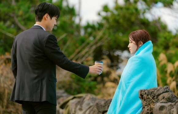 Park Eun-bin and Yang Se-jong in Spooky in Love. Photo courtesy of tvN