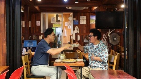 A Walk Around the Neighborhood. Photo courtesy of KBS1