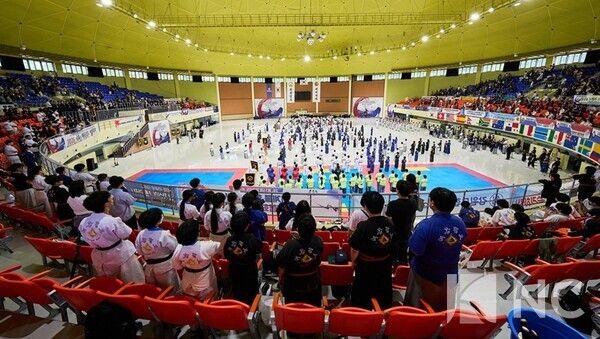 '제14회 해동검도 세계대회'가 세계 50여개국 1500여명의 전통무예 마니아들이 운집한 가운데 지난 25일 개막했다. 행사기간중에는 전통 검무 경연을 비롯해 각종 문화 교류의 장이 펼쳐졌다/ 사진= 대한해동검도협회 제공.