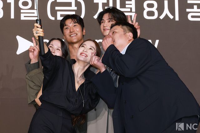 배우 김재철, 조여정, 김혜수, 김지훈과 이창희 감독. 사진=김규빈 기자