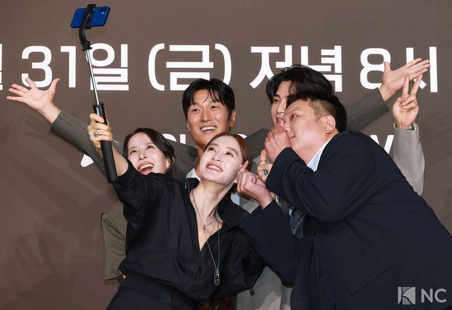 배우 김재철, 조여정, 김혜수, 김지훈과 이창희 감독. 사진=김규빈 기자