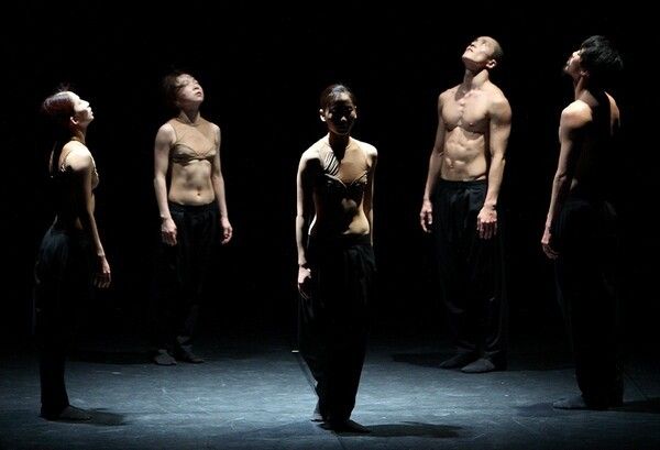 Performance. Photo courtesy of Ahn Sung-soo Pick up Group.
