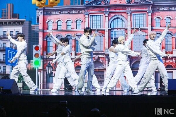 AHOF. Photo courtesy of Kim Kyubin.