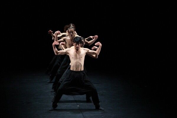 Performance. Photo courtesy of Ahn Sung-soo Pick up Group.