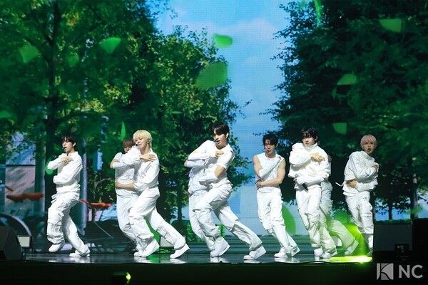 AHOF. Photo courtesy of Kim Kyubin.