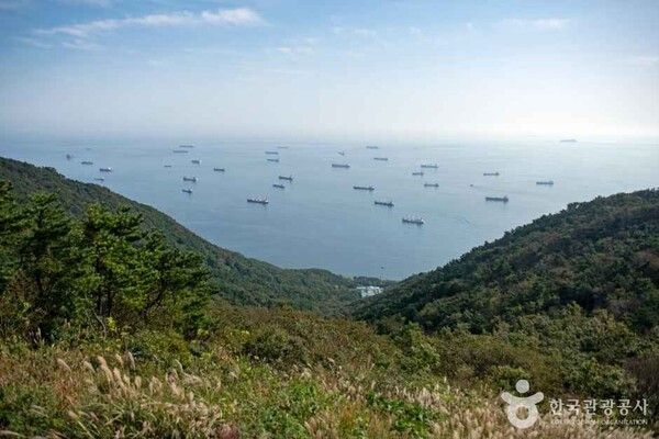 Bongnaesan Trail. Photo courtesy of Korea Tourism Organization