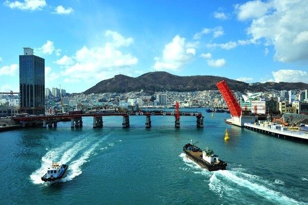Yeongdo Bridge. Photo courtesy of Yeongdo District Office