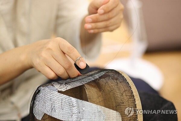 서울 강남구 국가무형유산전수교육관에서 열린 국가무형유산 기능보유자 합동 공개행사 '손으로 빚은 시간'에서 국가무형유산 보유자들이 제작과정을 시연하고 있다. 2025.6.26. 사진=연합뉴스