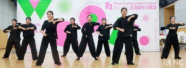 The National Changgeuk Company’s 2026 Young Artistic Fellows preview “Changgeuk Concert-Heungbo, Opening the Gourd.” Photo by Kim Gyu-bin
