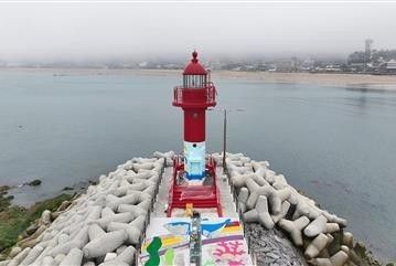 Manripo Port Breakwater Lighthouse. Photo courtesy of the Ministry of Oceans and Fisheries