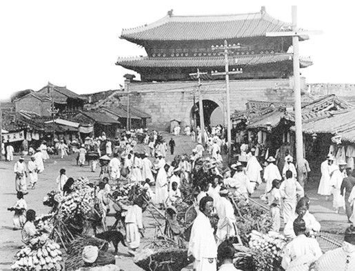 The Namdaemun district in Seoul. Photo courtesy of the National Museum of Korean Contemporary History