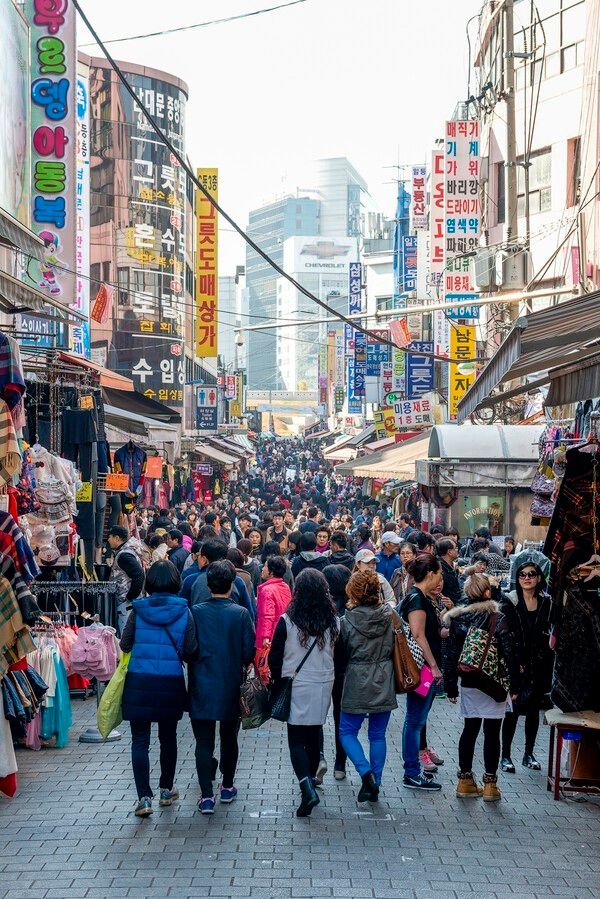 Namdaemun Market in central Seoul. Photo courtesy of the National Museum of Korean Contemporary History