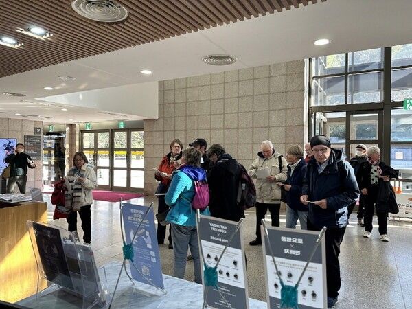 토요명품 공연장 로비의 외국인 관람객 모습. 사진=국립국악원