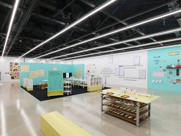 아르코미술관 기획전 ‘예술 학교: 우리가 서로의 학교가 될 때,’ 전시장 전경. 사진=한국문화예술위원회