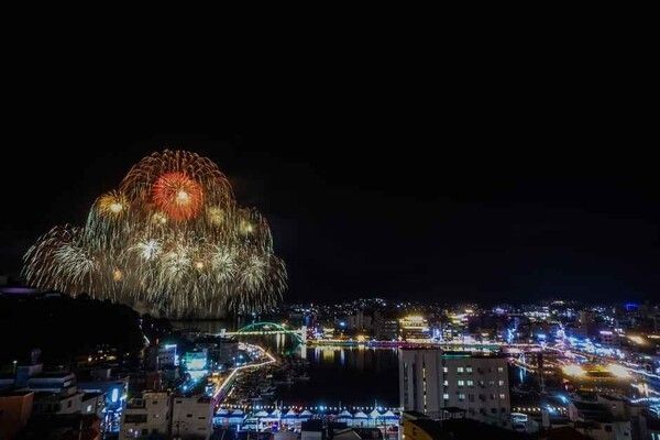 Tongyeong Hansan Battle Festival. Photo courtesy of Korea Tourism Organization