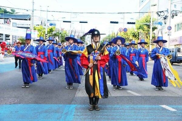 Tongyeong Hansan Battle Festival. Photo courtesy of Korea Tourism Organization