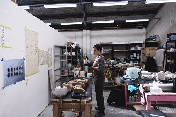 Yasmin Smith leads a participatory workshop at the Gyeonggi Ceramics Biennale. Photo courtesy of the Korea Ceramic Foundation