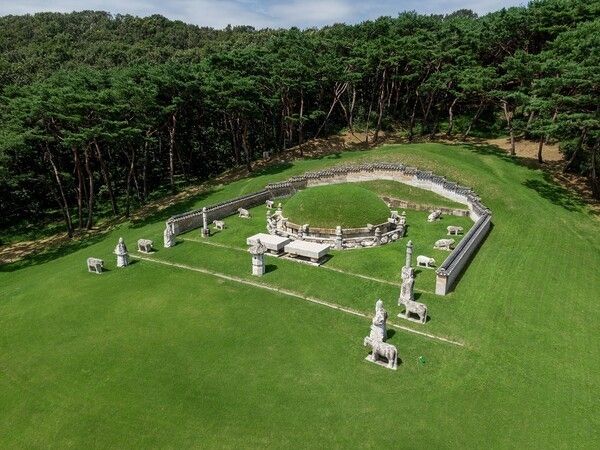 A view of the burial mound at Jangneung in Paju. Photo courtesy of the Royal Palaces and Tombs Center, Korea Heritage Service