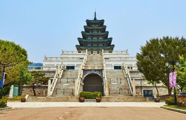 National Folk Museum of Korea. Photo courtesy of Seoul Metropolitan Government