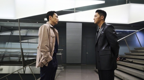 영화 '타짜: 벨제붑의 노래'. 사진=CJ ENM, 싸이더스