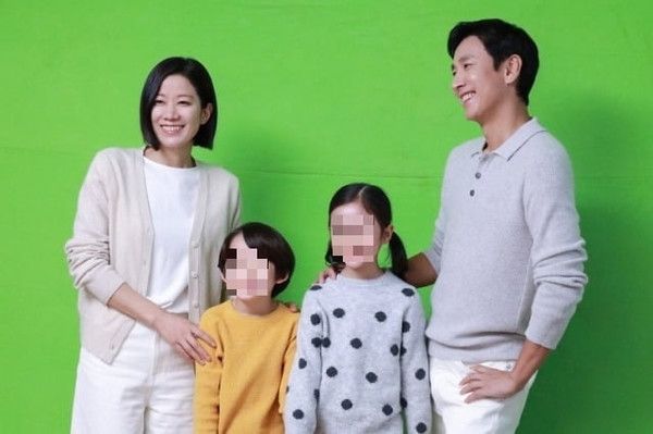 전혜진과 이선균 / sk브로드밴드 제공