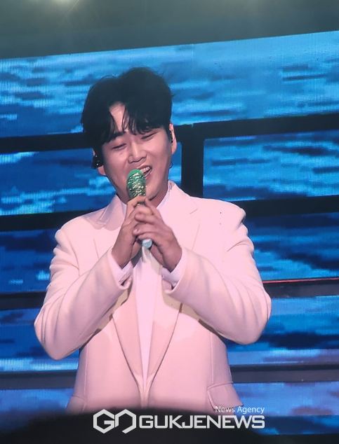 가수 황영웅(사진=황영웅 공식 팬카페 '파라다이스' 갈무리)