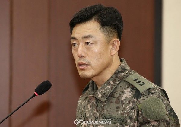 (서울=국제뉴스) 문상호 국군정보사령관이 10일 오후 서울 여의도 국회에서 열린 국방위원회의 긴급 현안질의에서 의원 질의에 답변하고 있다. &nbsp;/사진=원명국 기자
