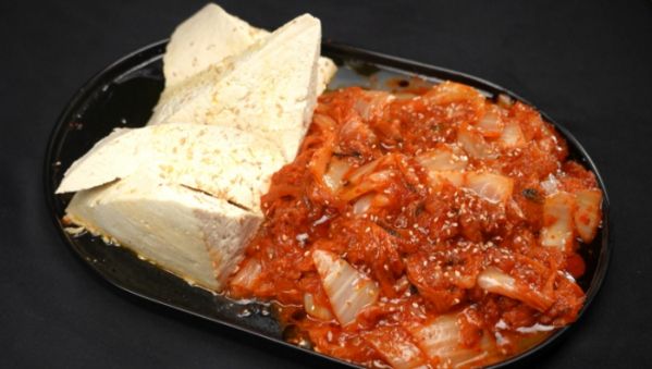 류수영 두부김치·대패삼겹꼬치(사진=편스토랑 제공)