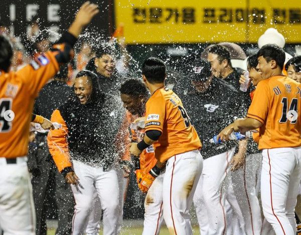한화이글스 페라자 끝내기 역전홈런 (사진출처=한화이글스SNS)